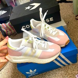 Women’s Adidas Retropy E5 white/pink